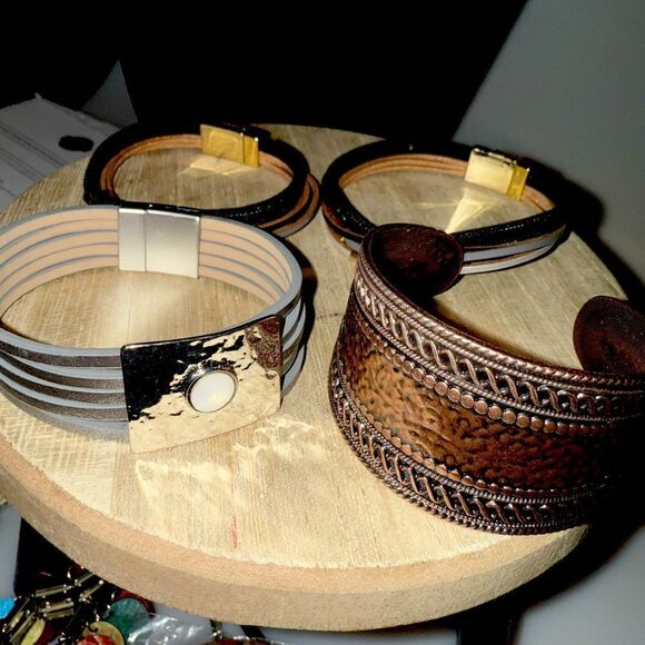 WOMENS BRACELETS - Picture 1 of 2
